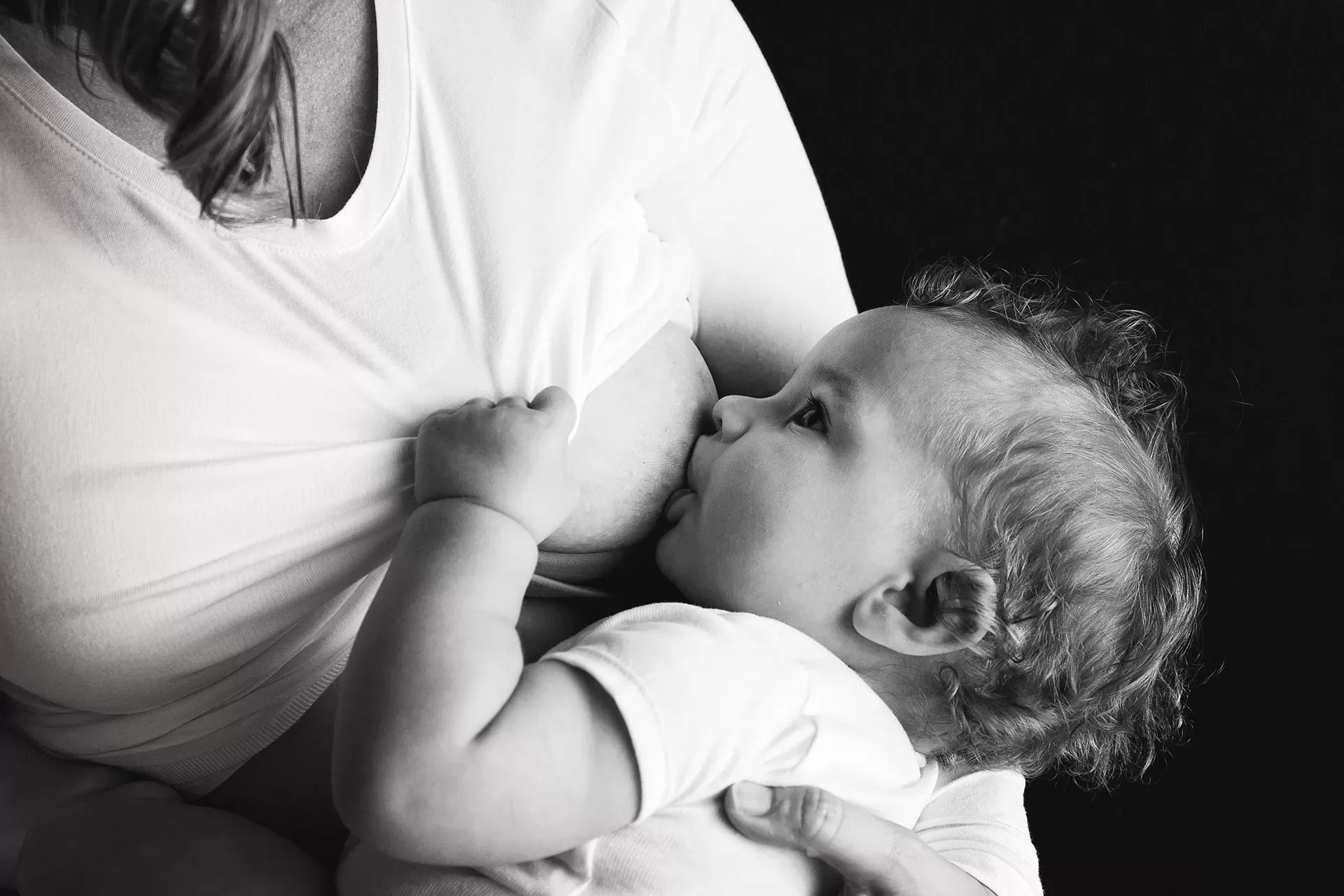 breastfeeding 2428378 1920 jpg webp